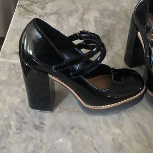 Black Steve Madden 90’s style heels
